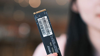 科技数码秀 篇四百九十五：奥睿科黑金O7000固态硬盘，长江存储PCIe4.0，专为视频剪辑设计