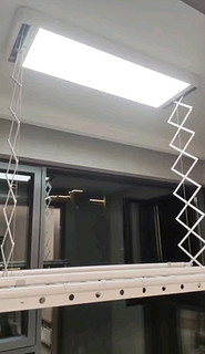 京东京造智能电动晾衣架阳台隐形晾衣架A1 大屏照明+轻音节能+语音