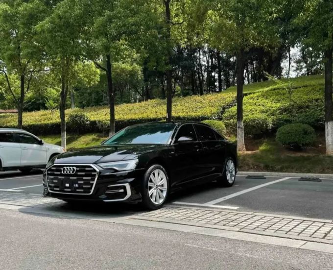 奥迪轿车