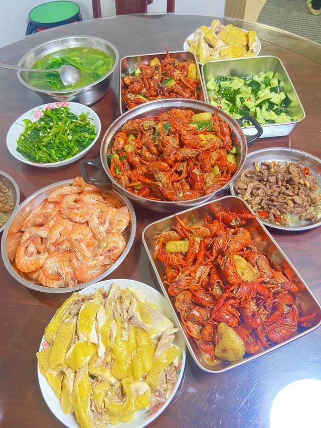 来上一杯冰镇青岛+广西这些美食，真的绝了，食欲满满