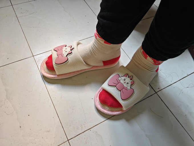 细细条女式拖鞋