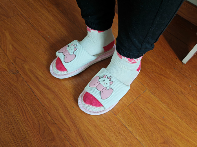 细细条女式拖鞋