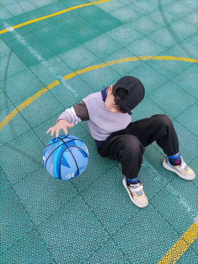 安踏篮球