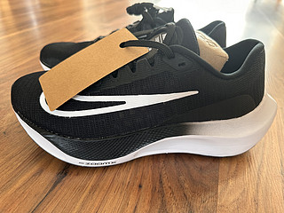 Nike zoom fly5 起步就是 5厘米的增高