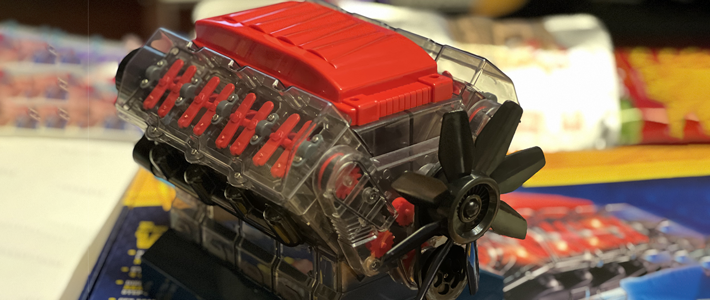 机械魅力：这台200元的V8发动机模型你不容错过！
