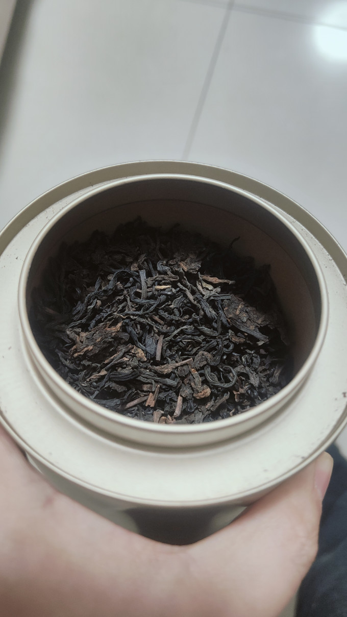 山间饮茗红茶