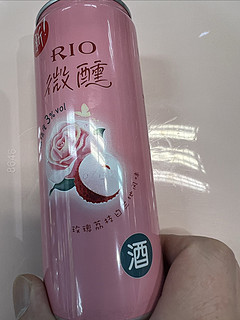 RIO的微醺即饮型鸡尾酒，玫瑰荔枝白兰地风味