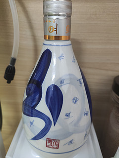青花汾的瓶子真像艺术品