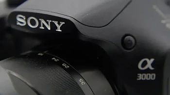 索尼最奇葩相机，一台假装单反的微单