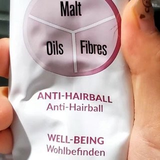 帮助猫咪排出毛球的化毛膏
