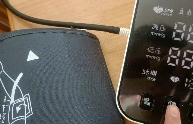 医用高精准血压计家用手臂式电子测量仪量高血压的器表正品测压仪