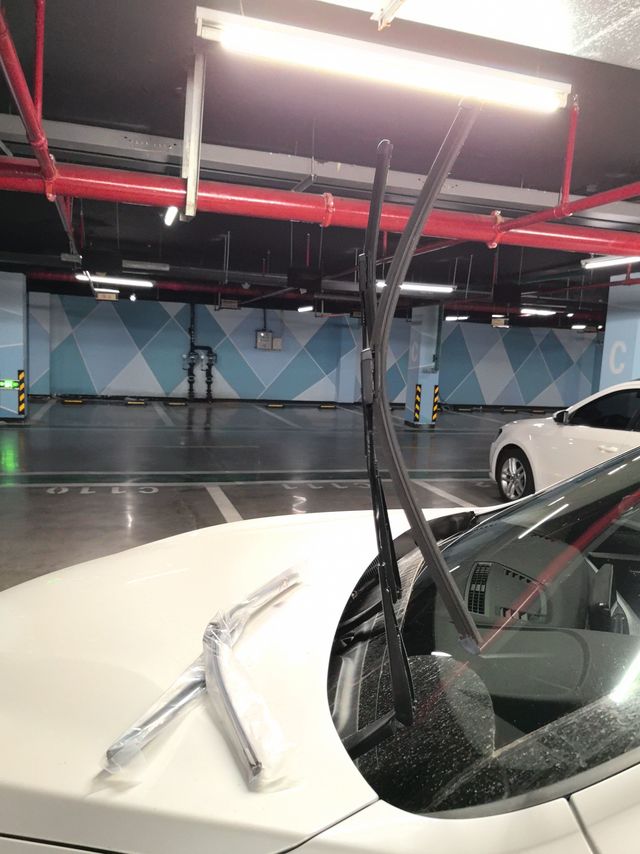 自己动手换雨刷，再也不当大冤种了！