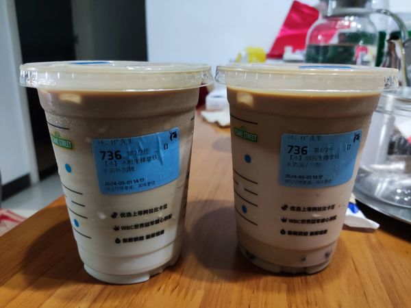 五一来两杯瑞幸生椰咖啡