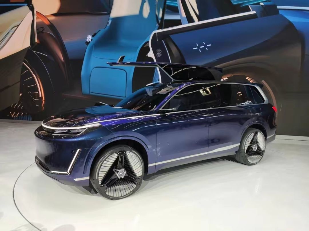 吉利汽车SUV怎么样以前续航1300km、1500km已经够卷了，这回吉利银河星舰直接给卷到2000km了_什么值得买