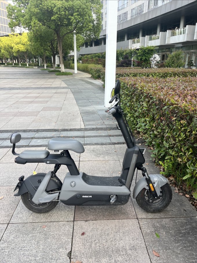 九号电动车整车怎么样 九号电动v30c新国标电动车,小巧轻便又智能,送