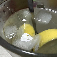 喝出健康：柠檬片泡水的神奇功效！