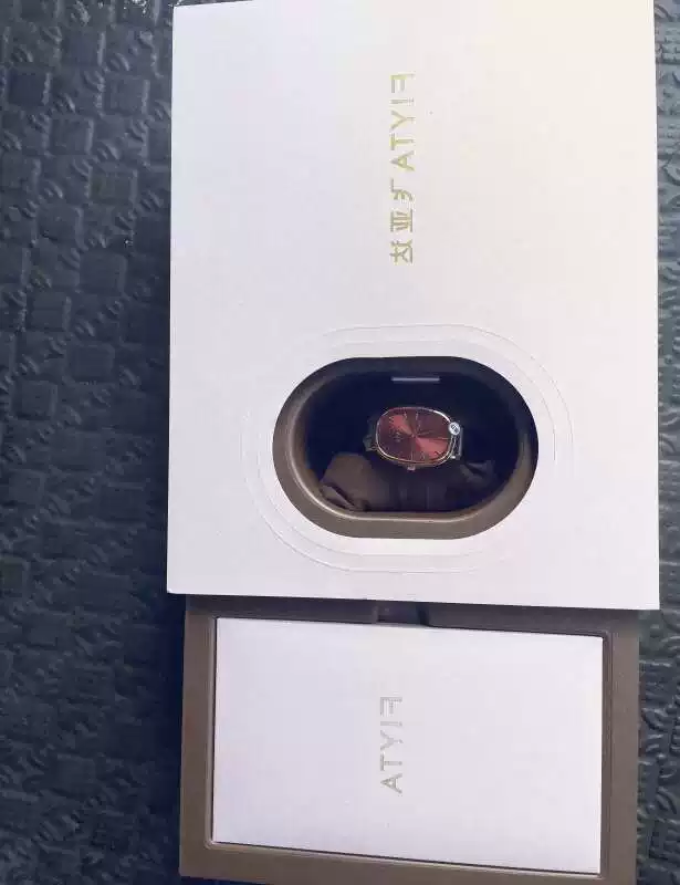 飞亚达女款石英表