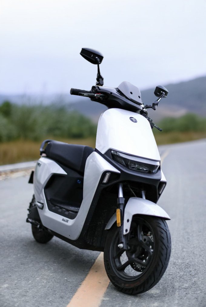 九号电动车m95c:通勤路上的"钢铁直升机"