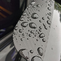 便捷安装，防雨护车，卡扣式雨眉的出色防雨体验