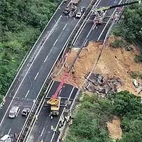 广东梅大高速塌陷事故，生命的教训让人警醒，尽量不要夜间跑高速