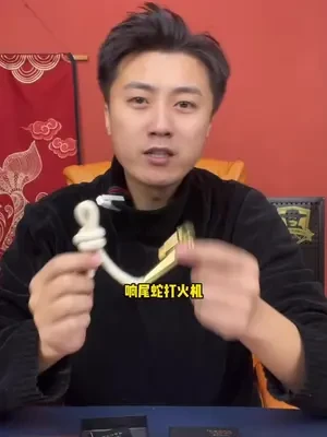 我给团队每人的车上都备了一条#佐罗打火机 #响尾蛇打火机 #佐罗响尾蛇打火机 #听我乱说 #户外求生装备