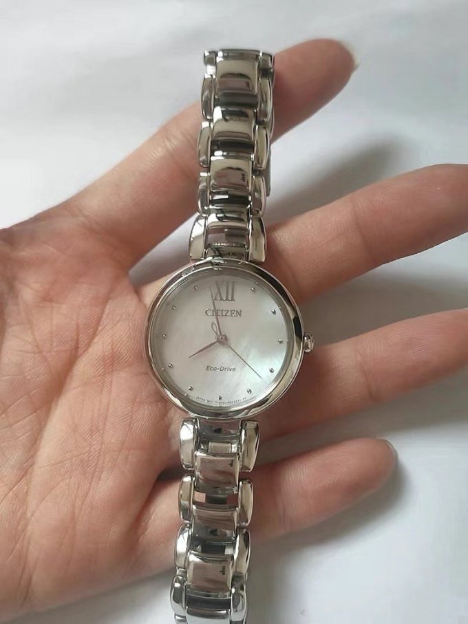 citizen西铁城的女士光动能钢带手表