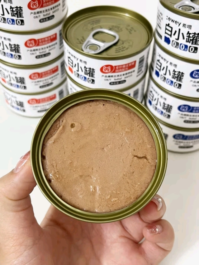 希喂猫咪湿粮/罐头