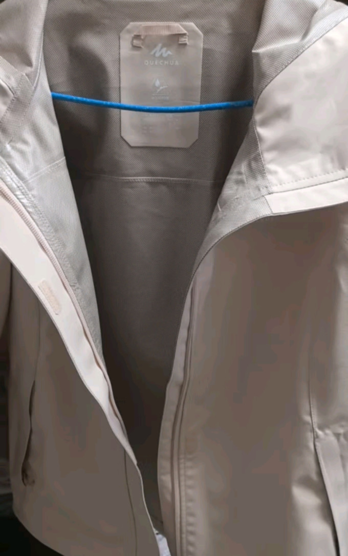 迪卡侬冲锋衣