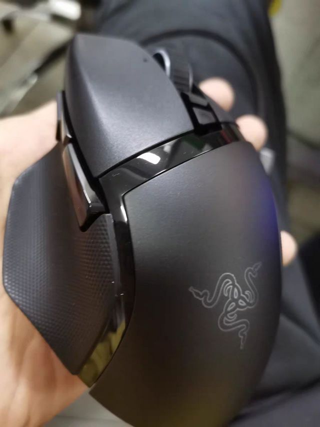 Razer雷蛇巴塞利斯蛇V3电竞RGB有线鼠标电脑游戏智能滚轮加速吃鸡