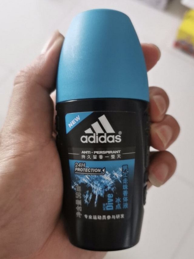 💦阿迪达斯（adidas）男士走珠止汗露：冰点清爽，夏日无忧！🌬️