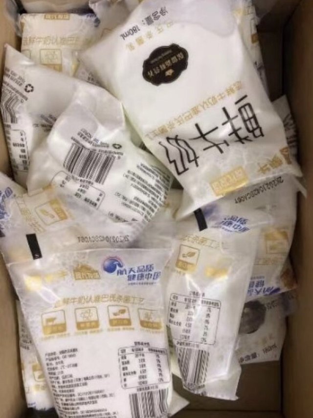 蒙牛透明小白袋鲜牛奶