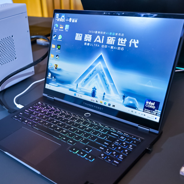 OCuLink接口加持，增程式AI全能本雷神aibook15正式发布