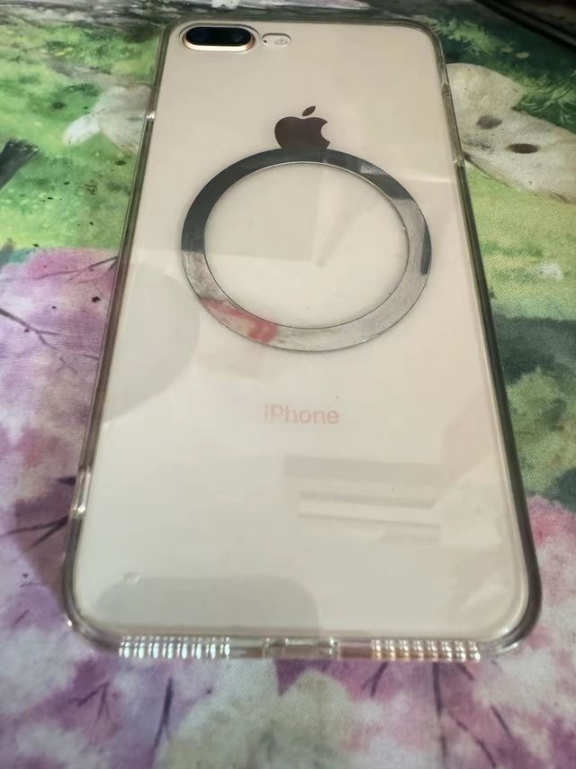 一代机皇IPhone 8p 尚能饭否 LCD永不为奴