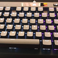 海盗船K70 TKL光轴键盘：桌面新宠，游戏与工作的完美平衡