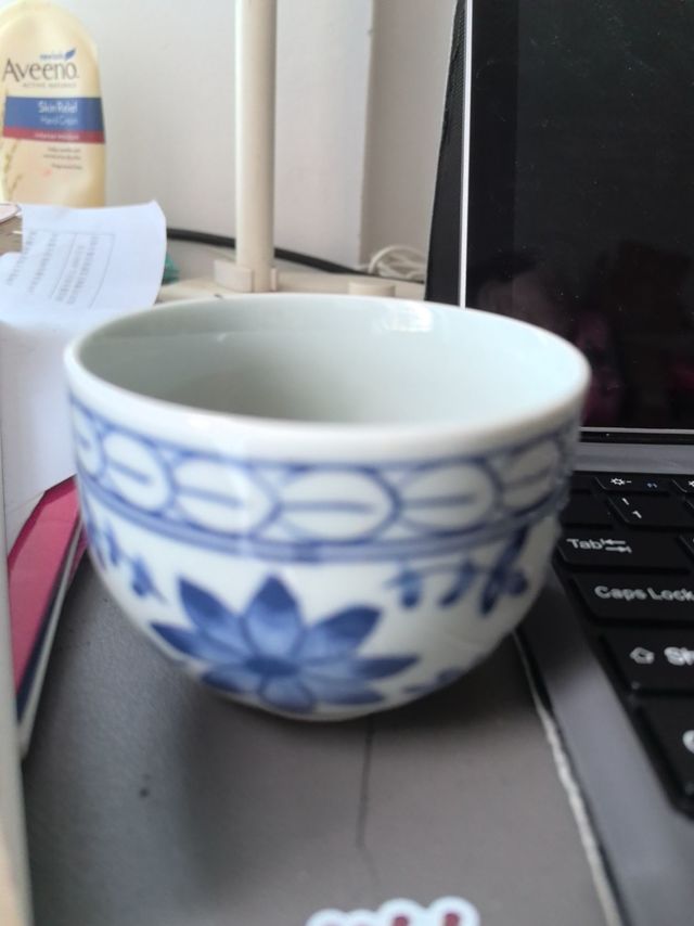 大的出奇的美浓烧釉下彩茶杯