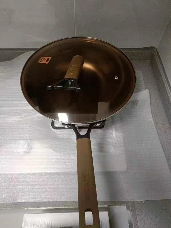 康巴赫铸铁炒锅 - 传统老式家用铁锅，无涂层设计，兼容燃气灶和电磁炉