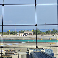 普吉岛机场：与大海零距离接触！