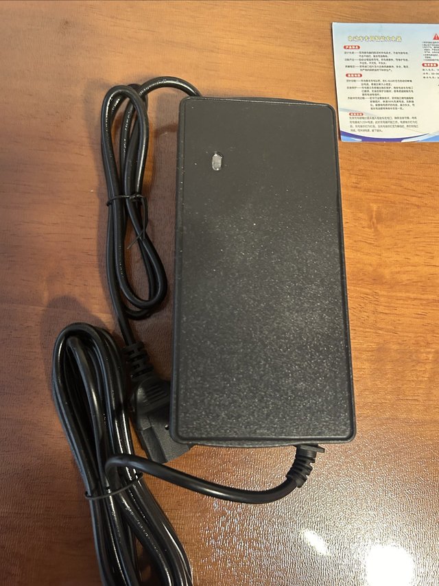 买了个电动自行车充电器