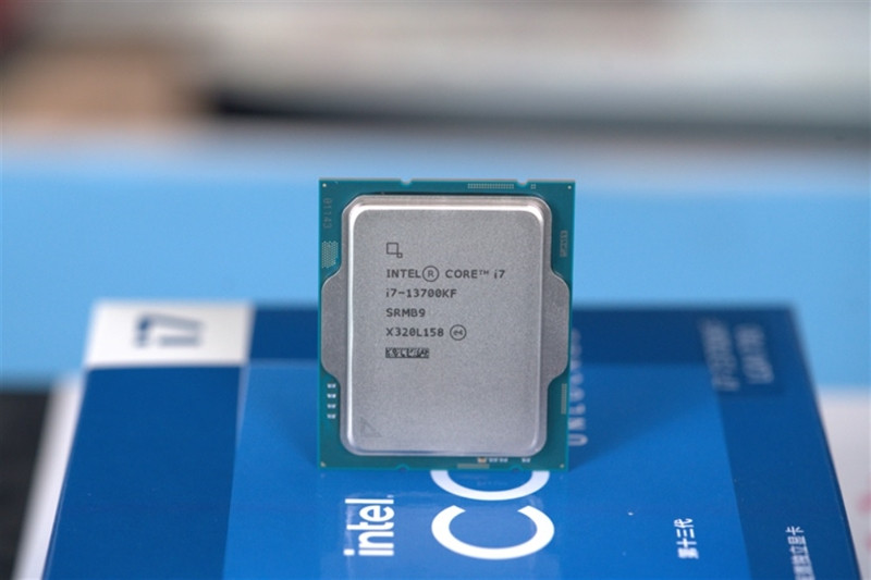 Intel 平台磁盘随机性能遥遥领先：i7-13700KF VS. 锐龙 7 7800X3D 对比评测
