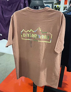 巴塔新款的混纺T恤，还挺好看的！
