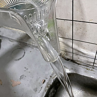 白灼焯水往里一倒，过滤食材的厨房神器