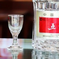 经典焕新颜，五粮液45°引领中国高端白酒新风潮