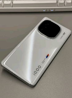 vivoiQOO 12Pro 16GB+256GB 传奇版 2K E7 144Hz 屏幕大底主摄潜望式长焦 第三代骁龙 8 电竞手机