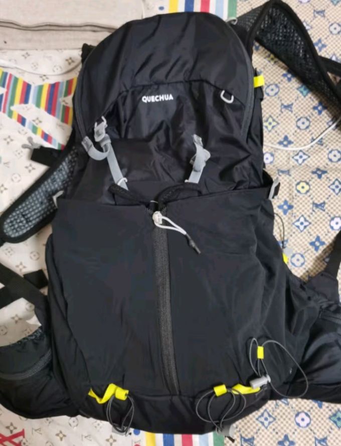 迪卡侬官方户外登山包男水袋徒步越野骑行大容量运动背包女odt5经典黑