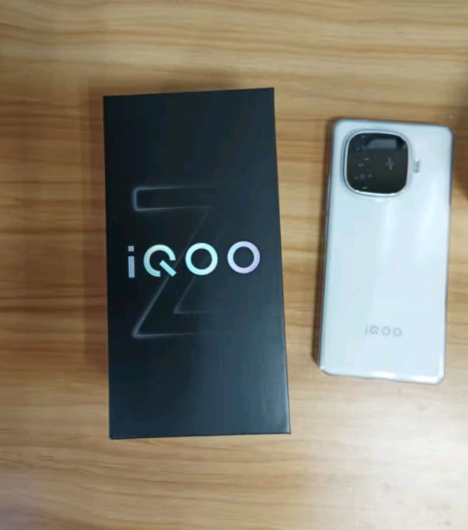 vivoiqooz9turbo12gb256gb星芒白第三代骁龙8s独显芯片turbo6000mah