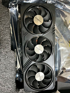 哇塞！技嘉RTX 4070 Super显卡，让我的游戏世界瞬间升级！✨