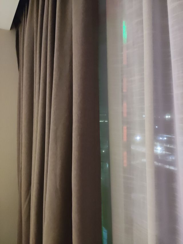 为了睡个安稳觉，遮光窗帘安排上！