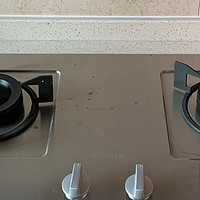 装修选灶具一定要选嵌入式的，干净又卫生，而且颜值还高。