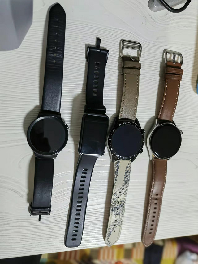 年，4款华为手表。分别是Watch1、FIT、GT2和watch3，还买了一款GT3pro送给家人。