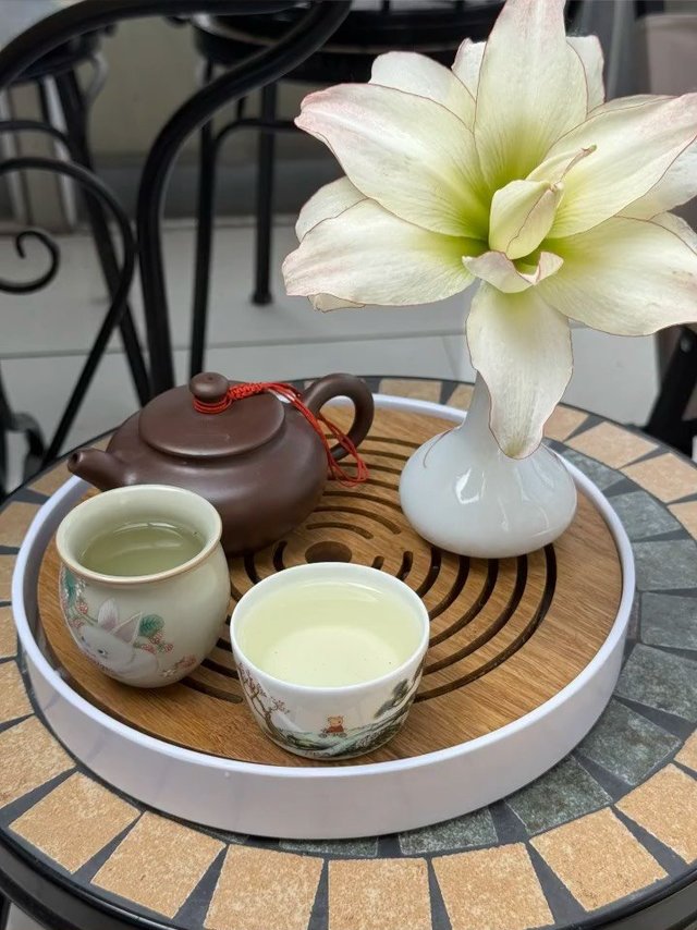 饮茶赏花